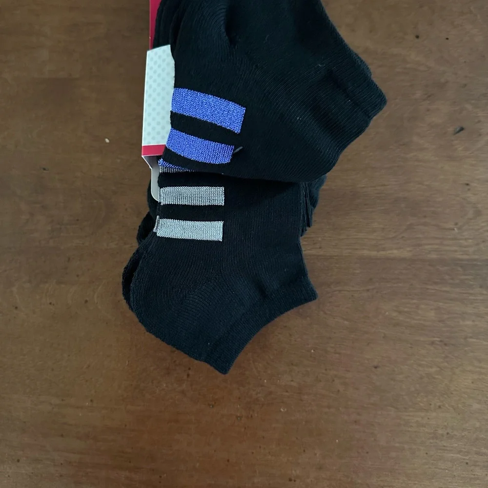 Peds 3 pair black cool max foot cushioned low cut socks